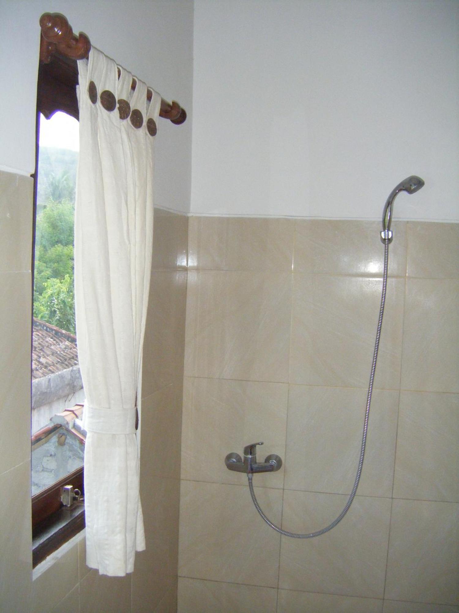 Bubu Racok Homestay アメッド エクステリア 写真