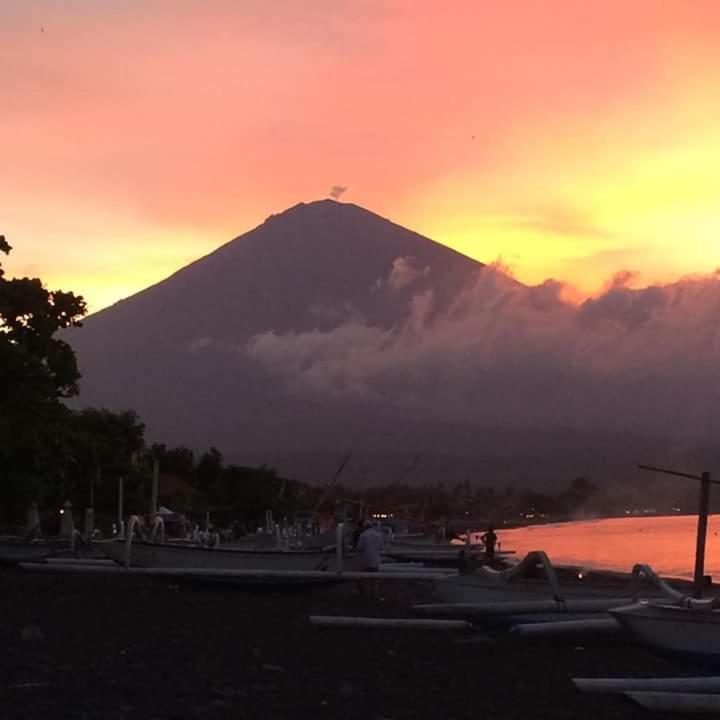 Bubu Racok Homestay アメッド エクステリア 写真